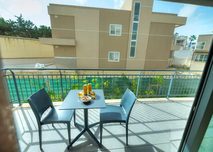 Spacious & Inviting 3 Bedroom Flat, Balcony Wpac1-1