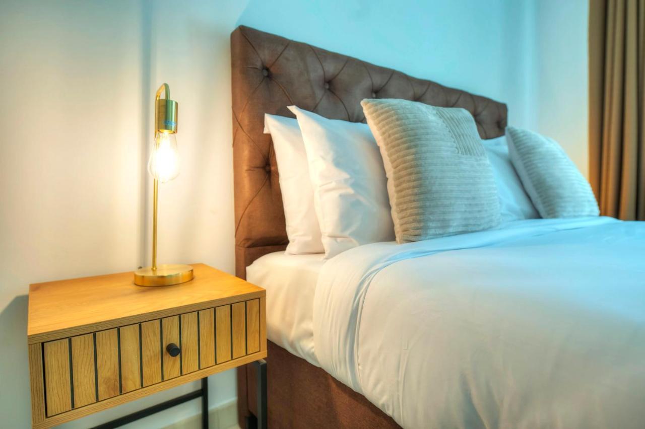 Spacious & Inviting 3 Bedroom Flat, Balcony Wpac1-1 Apartment