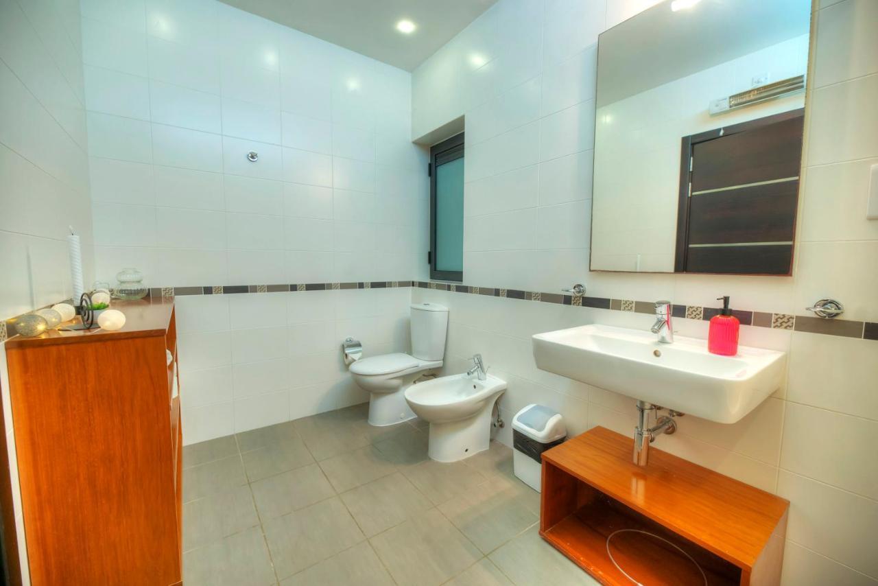 Апартаменты Spacious & Inviting 3 Bedroom Flat, Balcony Wpac1-1 *