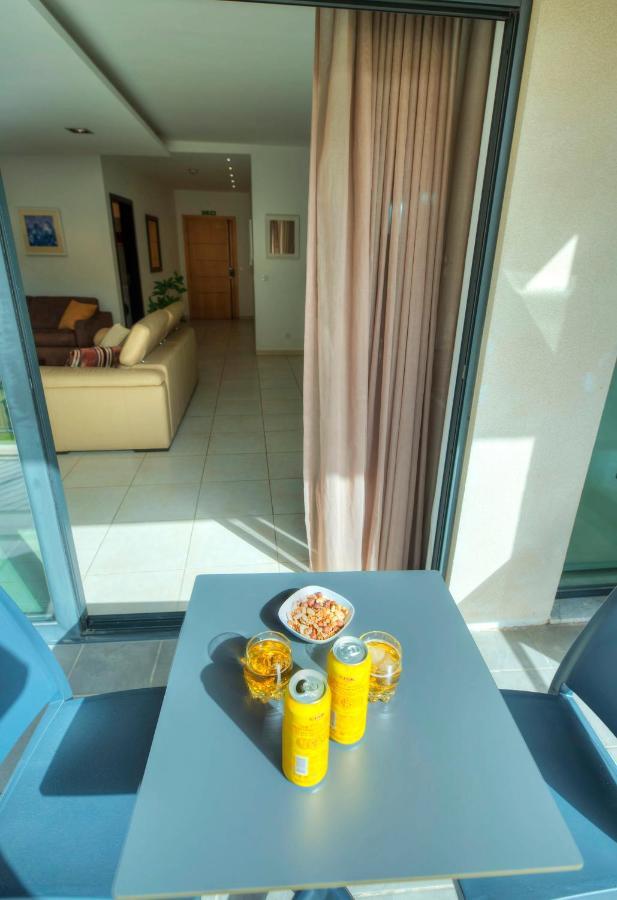 Spacious & Inviting 3 Bedroom Flat, Balcony Wpac1-1 Апартаменты