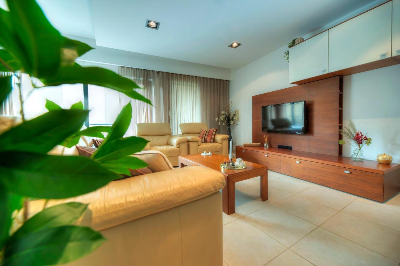 Spacious & Inviting 3 Bedroom Flat, Balcony Wpac1-1 *