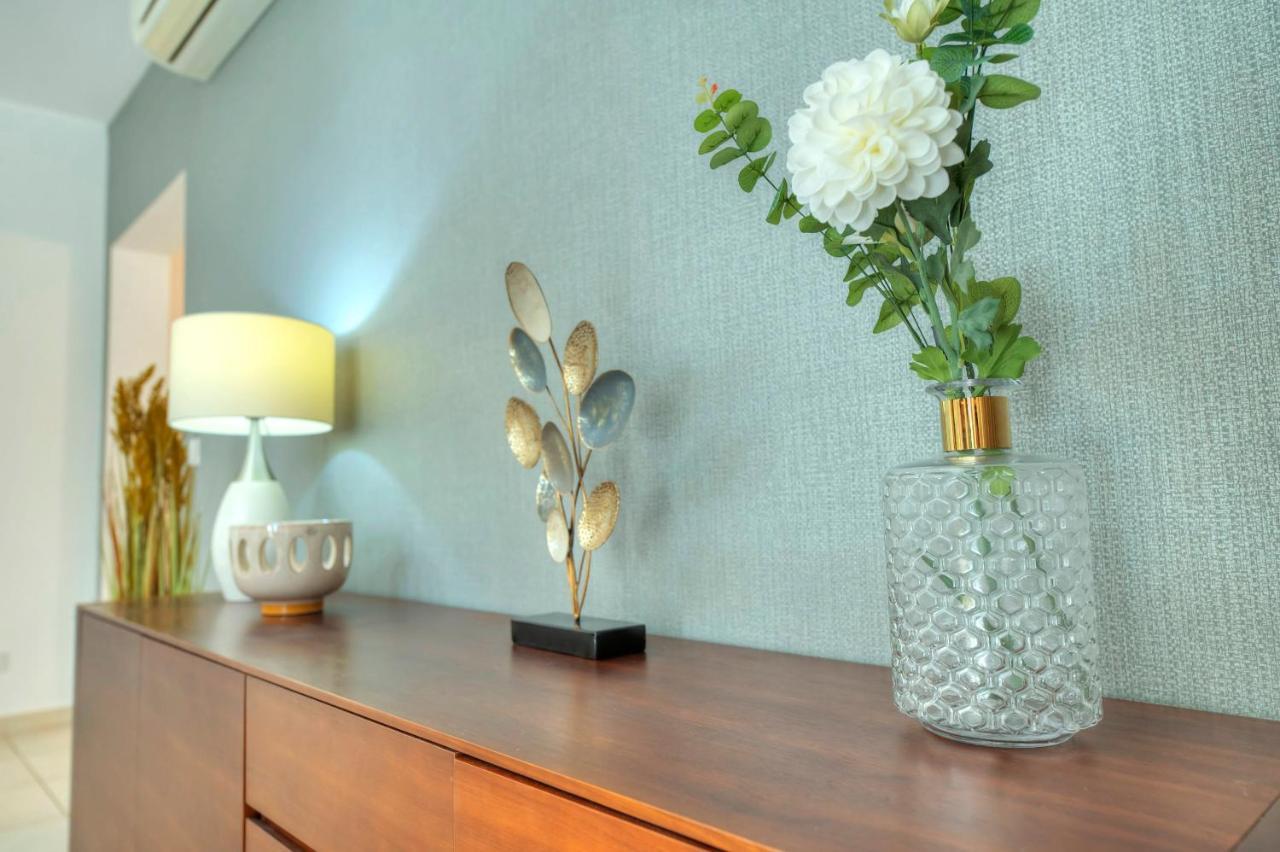 Spacious & Inviting 3 Bedroom Flat, Balcony Wpac1-1 *